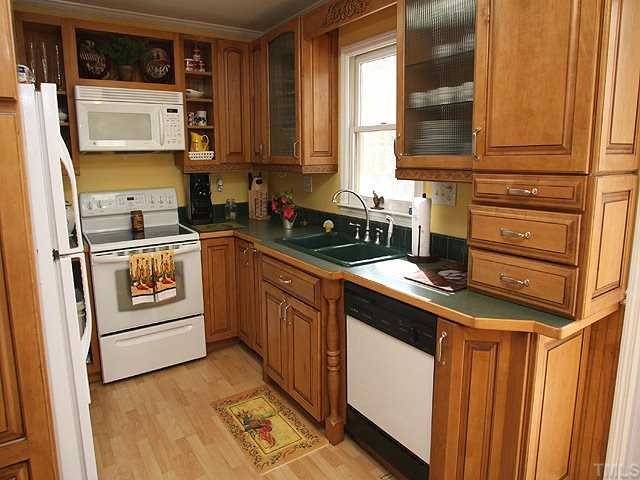 Another view of this fantastic kitchen.