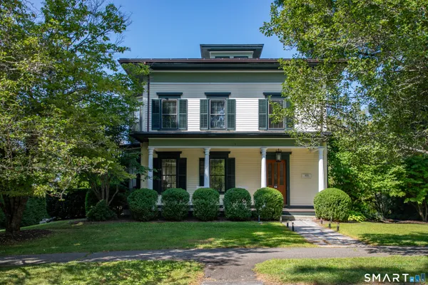 a house view with a outdoor space