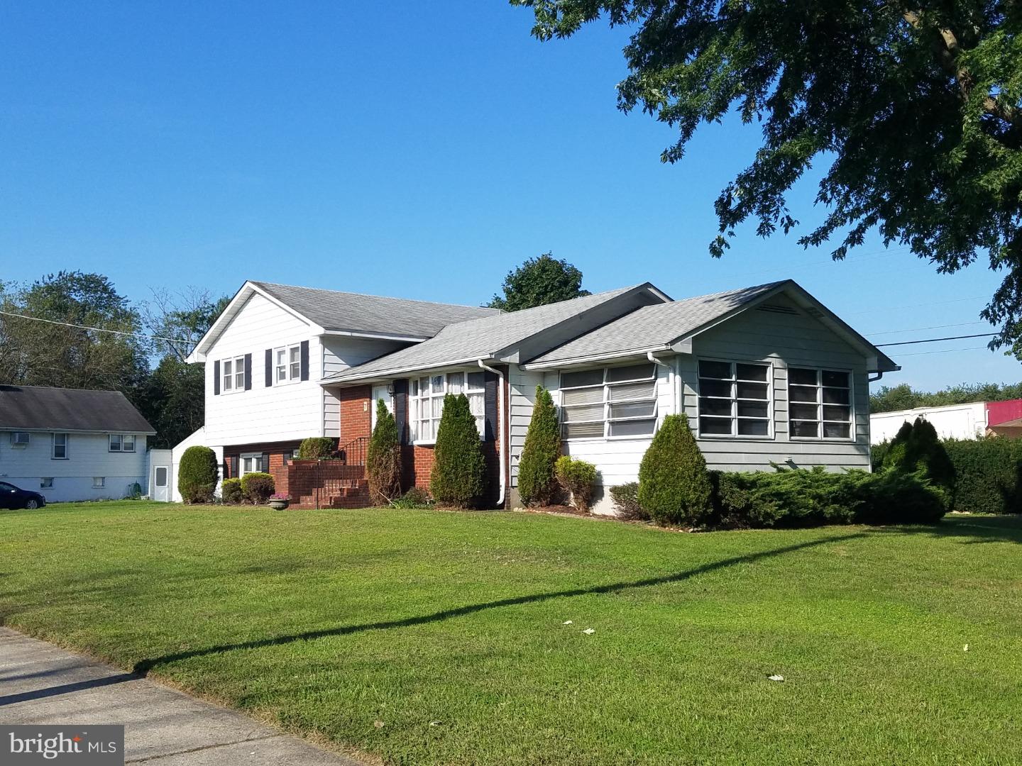 7 Atlantic Road Pennsville, NJ 08070 - Photo 2 of 13 Exterior Side