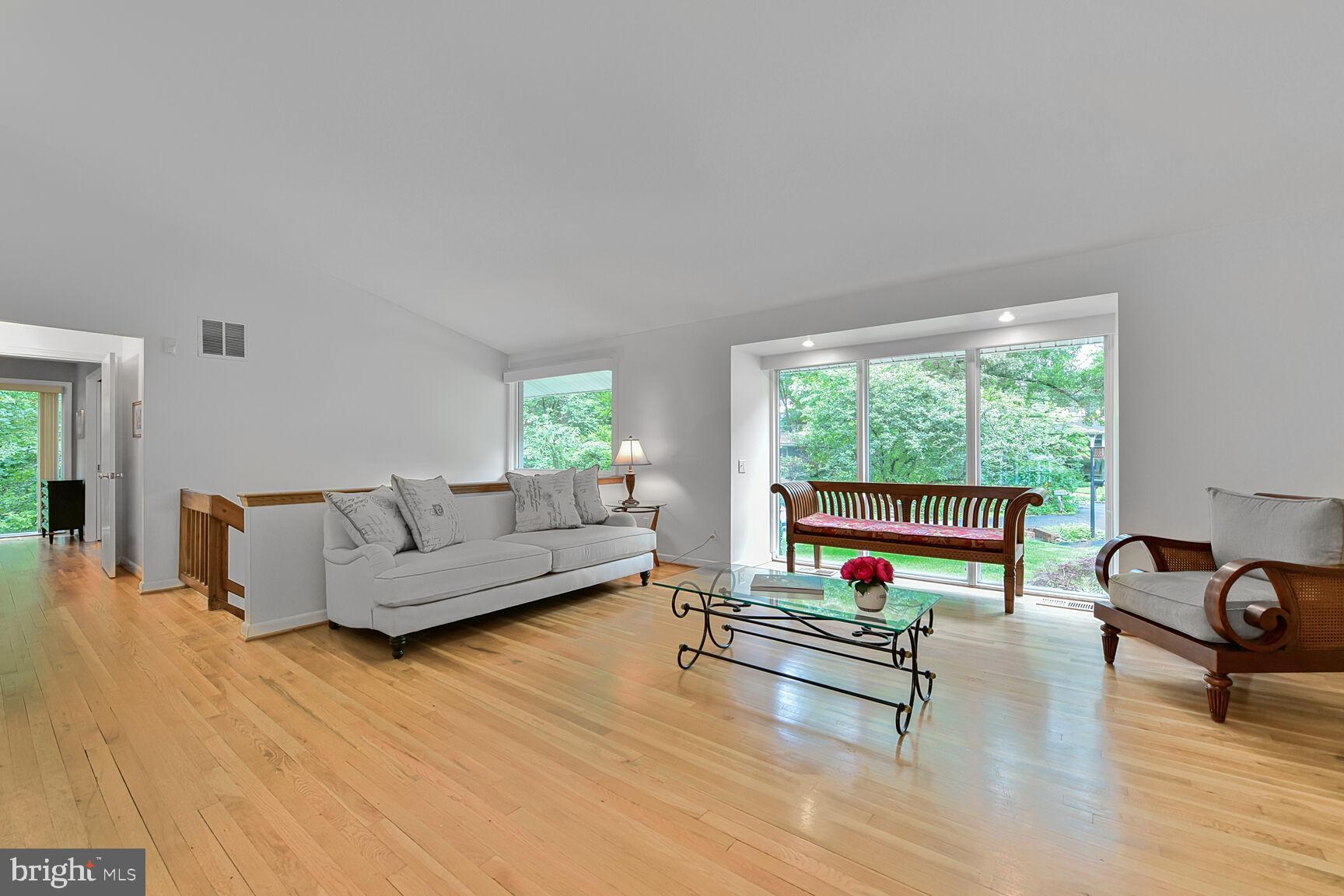 5 Persimmon Court Bethesda, MD 20817 - Photo 13 of 38 Vaulted Living Room