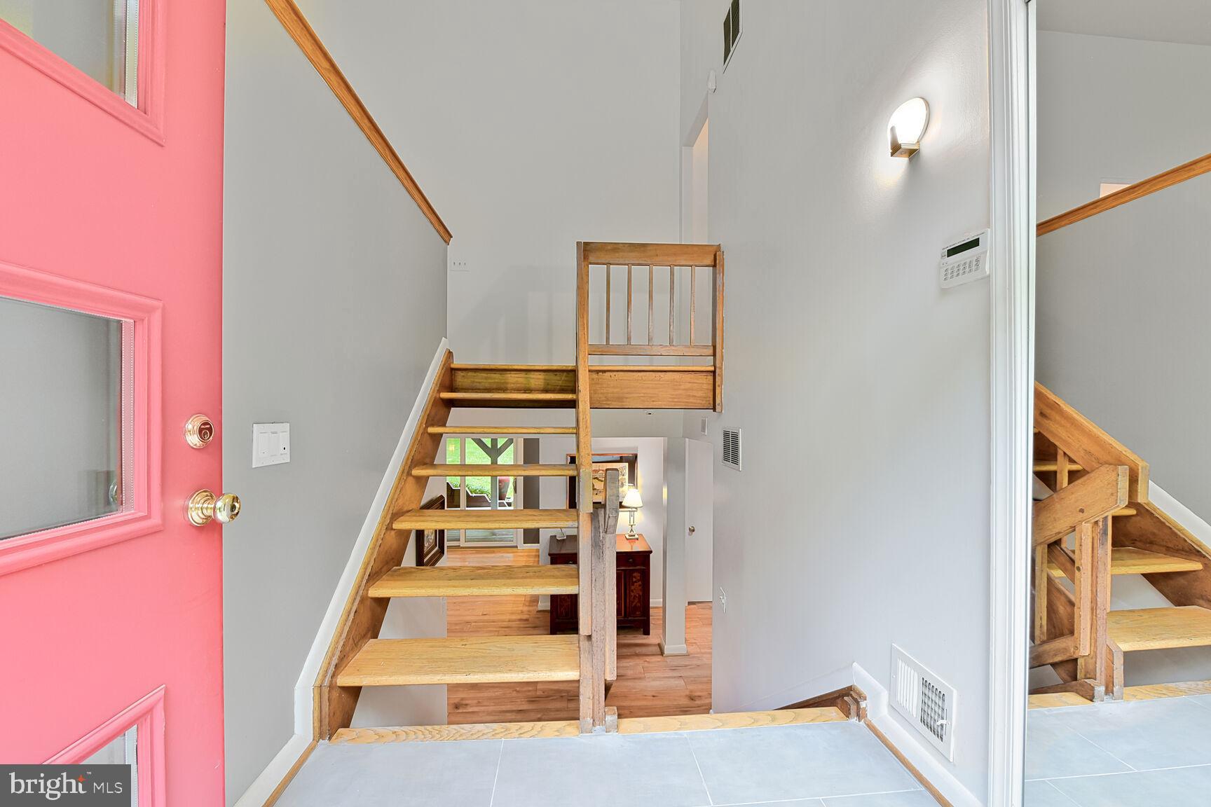 5 Persimmon Court Bethesda, MD 20817 - Photo 2 of 38 Entrance