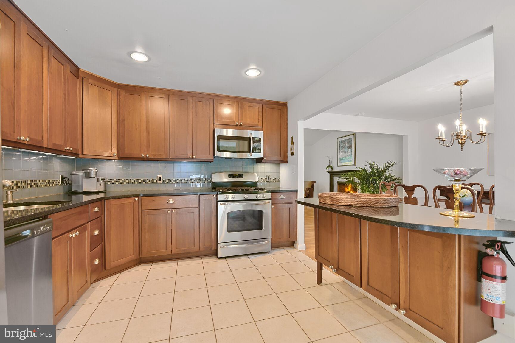 5 Persimmon Court Bethesda, MD 20817 - Photo 9 of 38 Kitchen