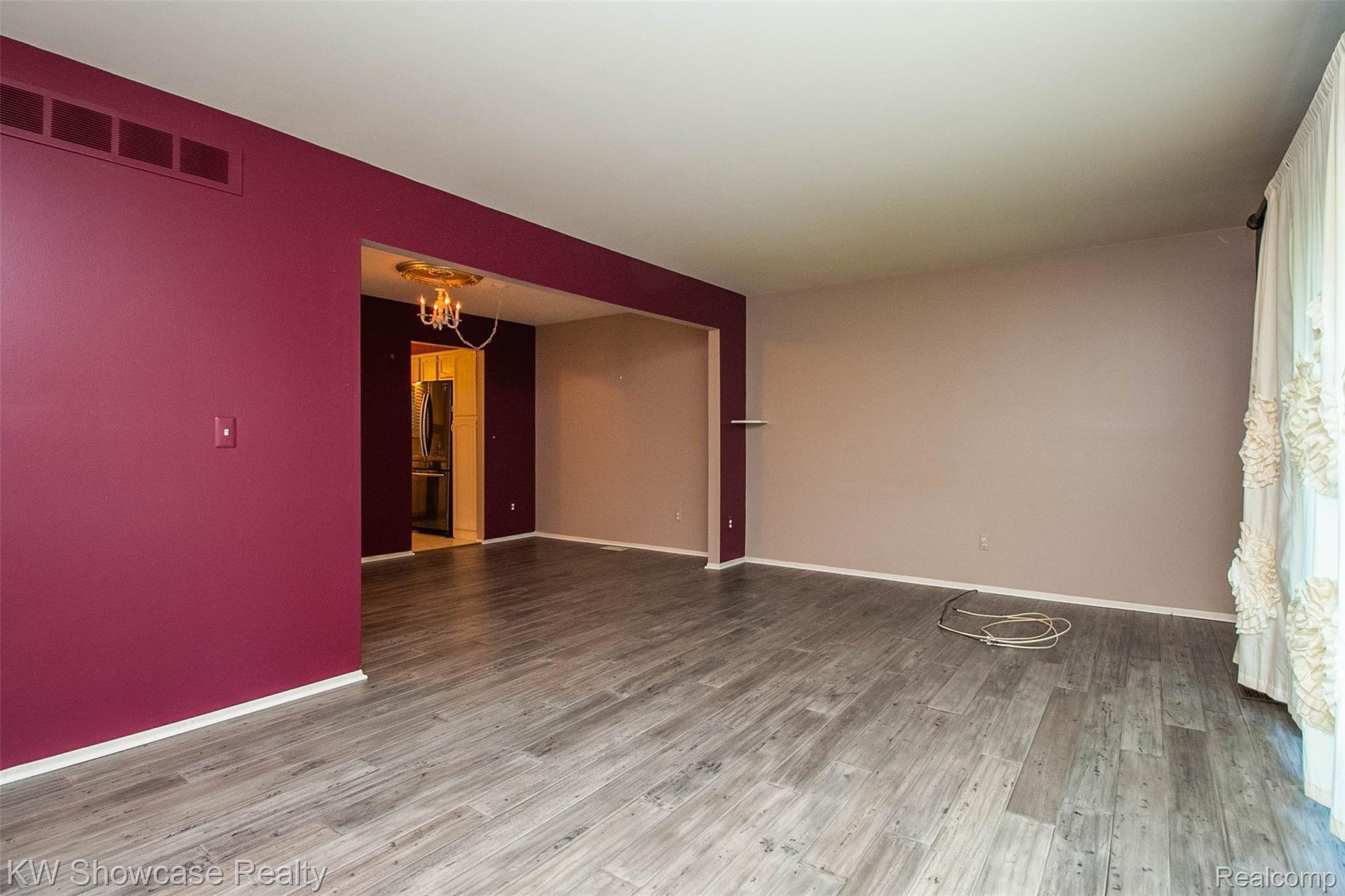 3656 Old Creek Road, Unit 134 Troy, MI 48084 - Photo 18 of 39 Family room off of the dining room with double door wall to the patio