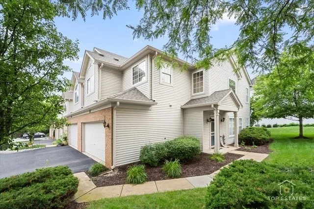 $355,000 | 452 Jamestown Court, Aurora, IL 60502