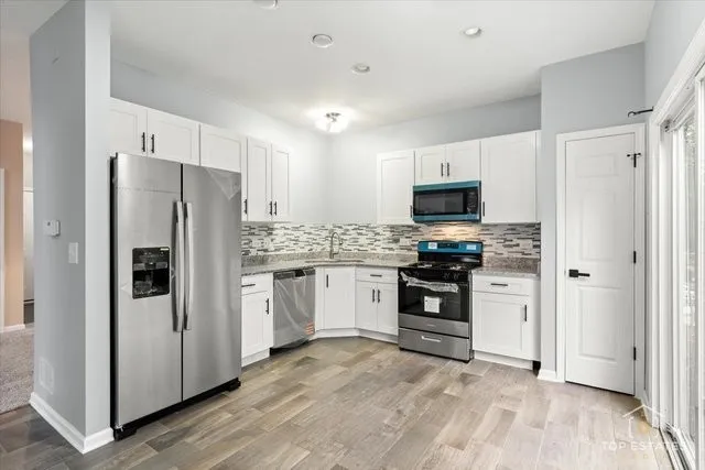 $355,000 | 452 Jamestown Court, Aurora, IL 60502