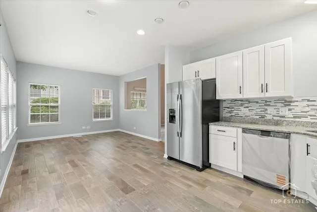 $355,000 | 452 Jamestown Court, Aurora, IL 60502