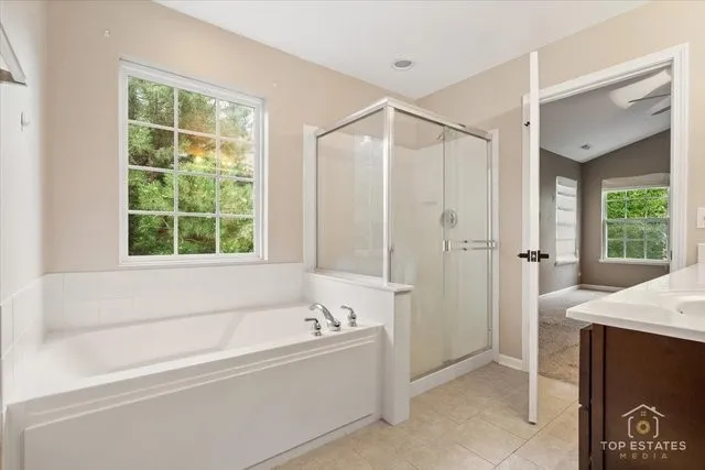 $355,000 | 452 Jamestown Court, Aurora, IL 60502