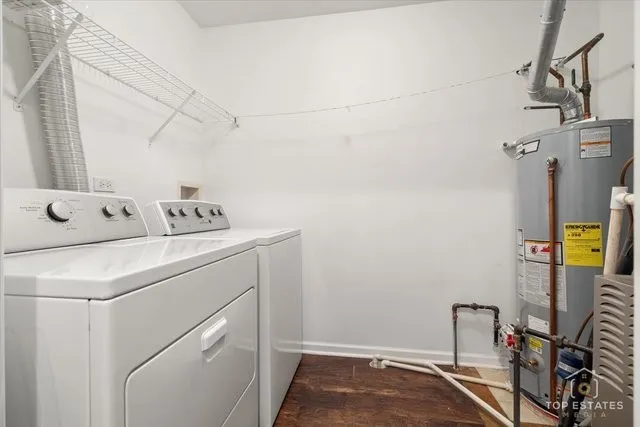 $355,000 | 452 Jamestown Court, Aurora, IL 60502