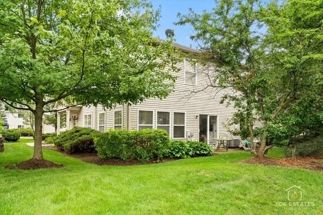 $355,000 | 452 Jamestown Court, Aurora, IL 60502