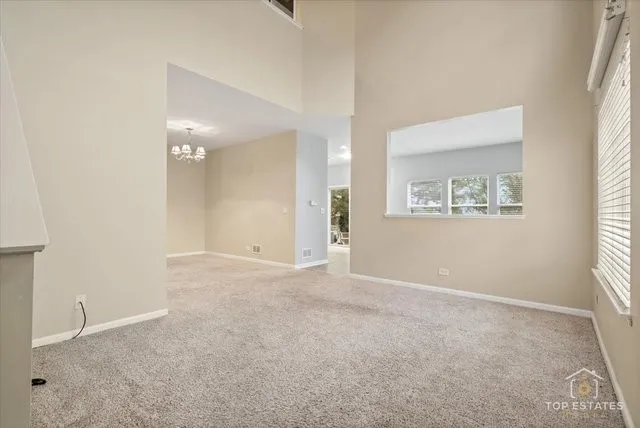 $355,000 | 452 Jamestown Court, Aurora, IL 60502