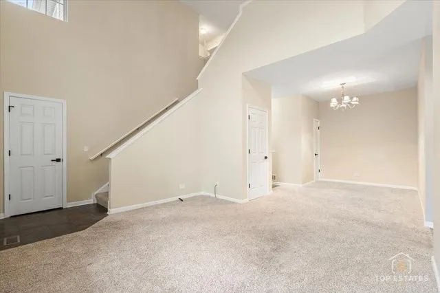 $355,000 | 452 Jamestown Court, Aurora, IL 60502