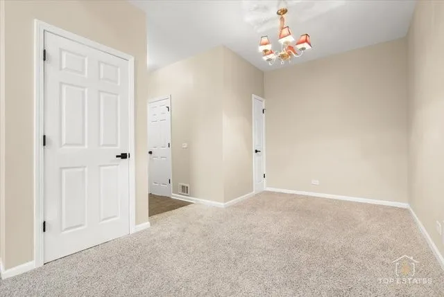 $355,000 | 452 Jamestown Court, Aurora, IL 60502