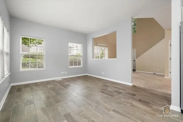 $355,000 | 452 Jamestown Court, Aurora, IL 60502