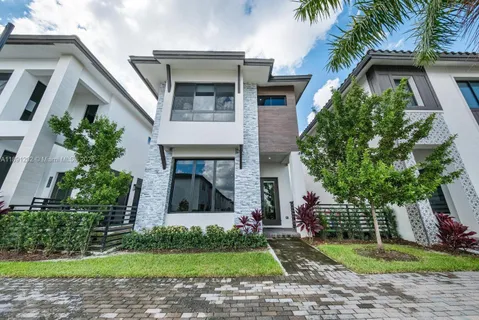 $1,079,000 | 8120 Northwest 43rd Street, Doral, FL 33166