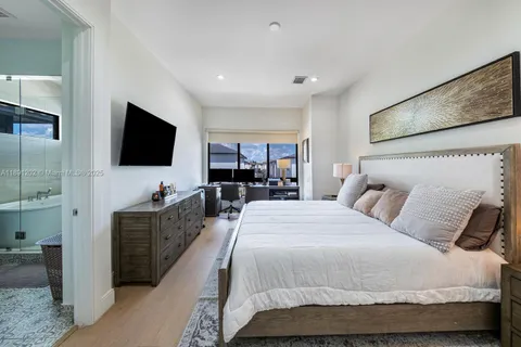 $1,079,000 | 8120 Northwest 43rd Street, Doral, FL 33166