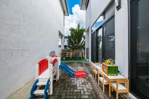 $1,079,000 | 8120 Northwest 43rd Street, Doral, FL 33166