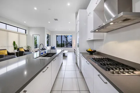 $1,079,000 | 8120 Northwest 43rd Street, Doral, FL 33166