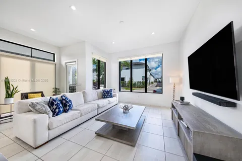 $1,079,000 | 8120 Northwest 43rd Street, Doral, FL 33166