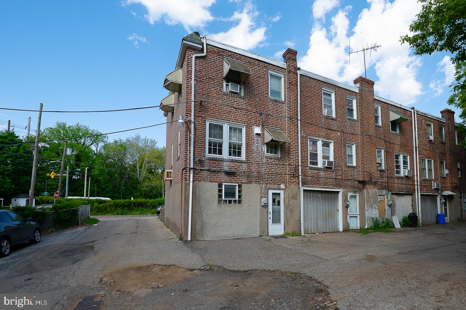 103 Margate Road Upper Darby, PA 19082 - Photo 20 of 20 Charming brick duplex with greenery.