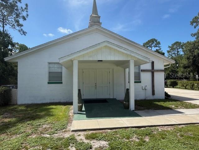 8826 Trevarthon Road Orlando, FL 32817 - Photo 2 of 57 a front view of a house with garden