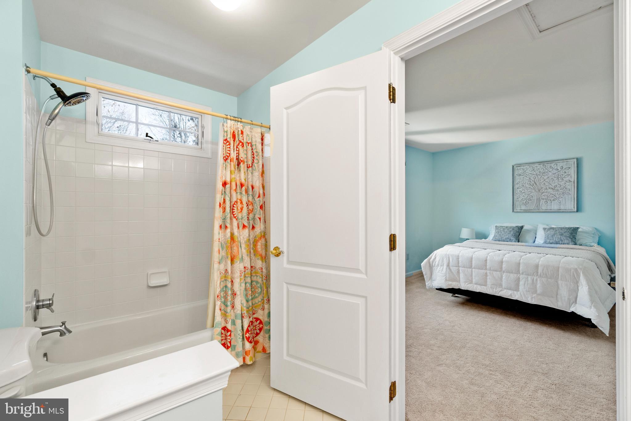 1286 Gatesmeadow Way Reston, VA 20194 - Photo 23 of 56 Shared Bathroom