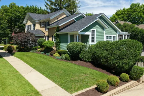 $525,000 | 318 Washington Street, Dundee, IL 60118