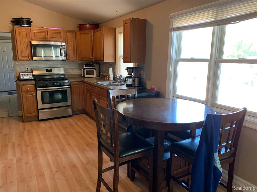 11189 Lapeer Road Davison, MI 48423 - Photo 4 of 23