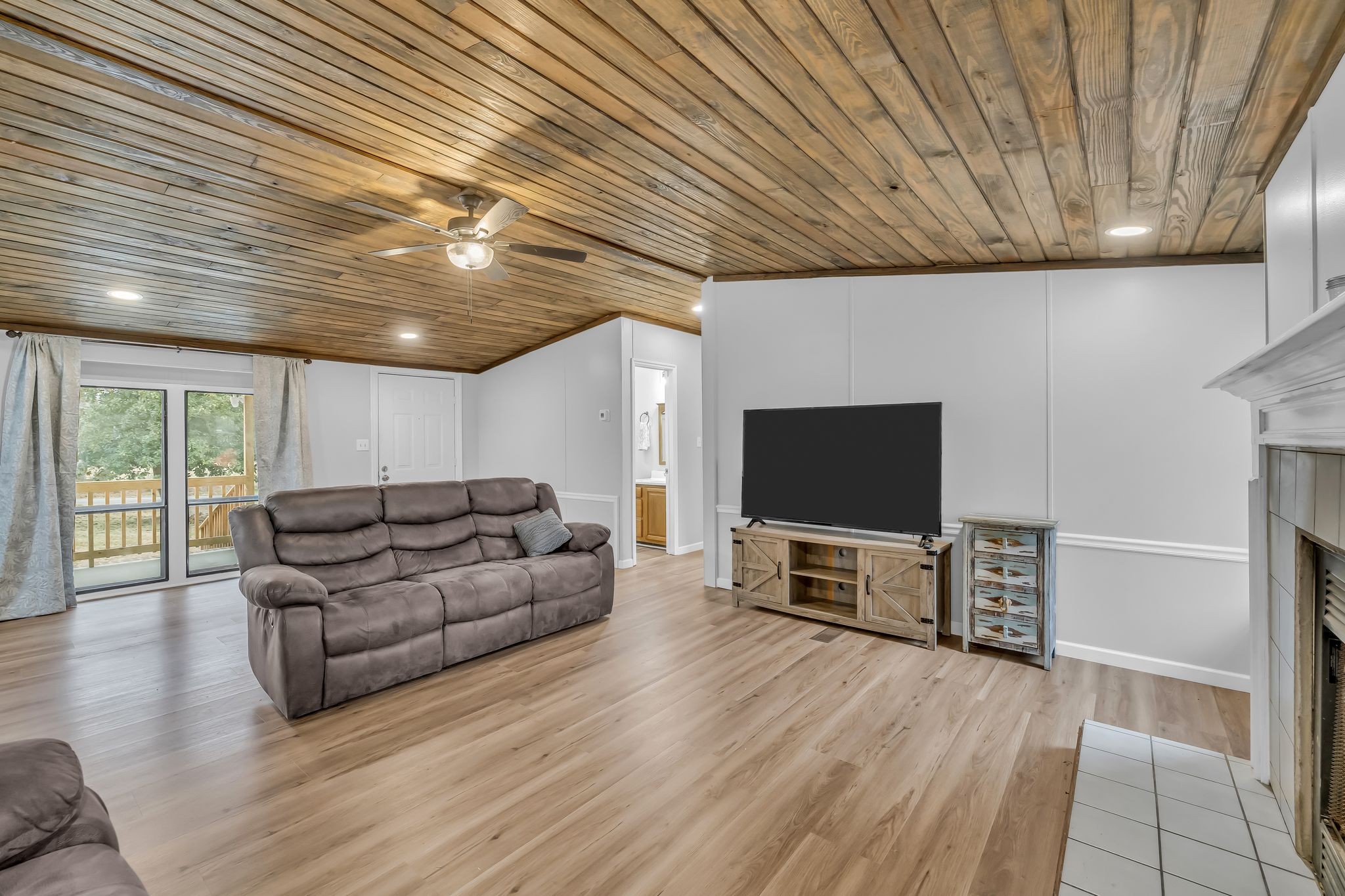 830 Calls Road Estill Springs, TN 37330 - Photo 11 of 35 a living room with furniture and a flat screen tv