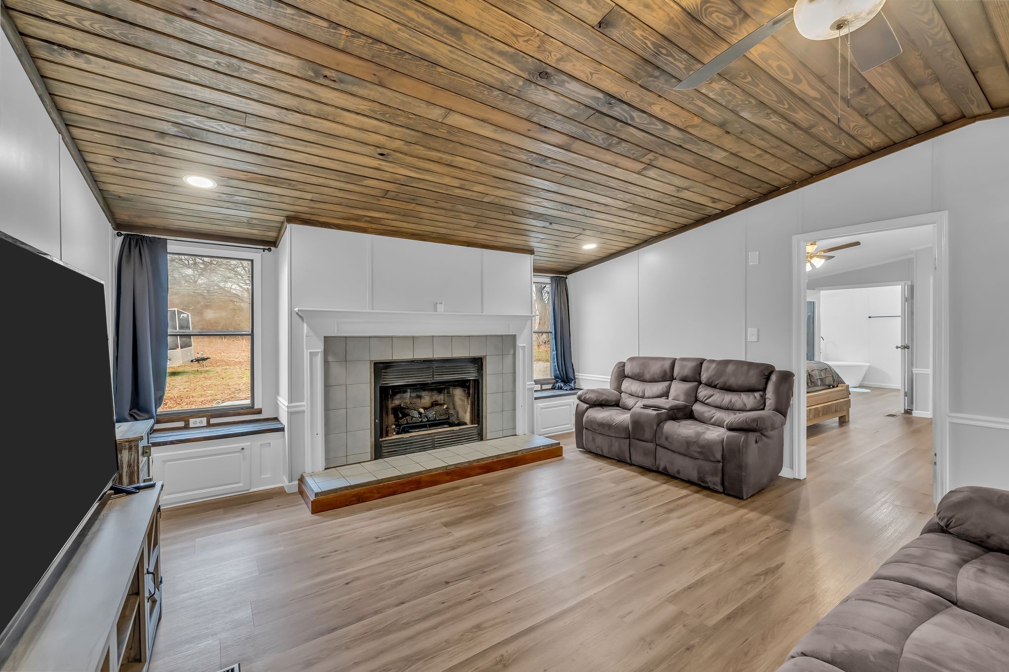830 Calls Road Estill Springs, TN 37330 - Photo 10 of 35 a living room with furniture and a fireplace