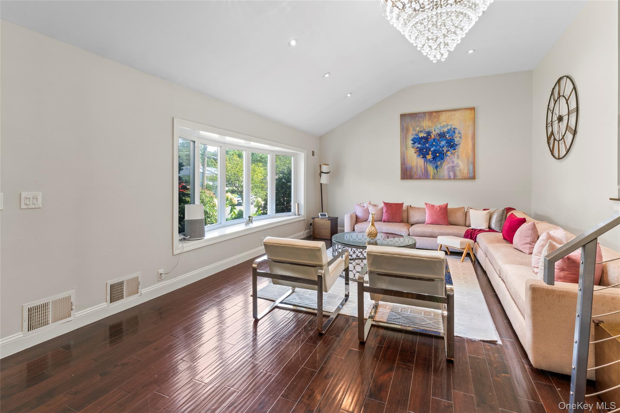199 Winding Brook Road New Rochelle, NY 10804 - Photo 4 of 38 Gallery Image 4