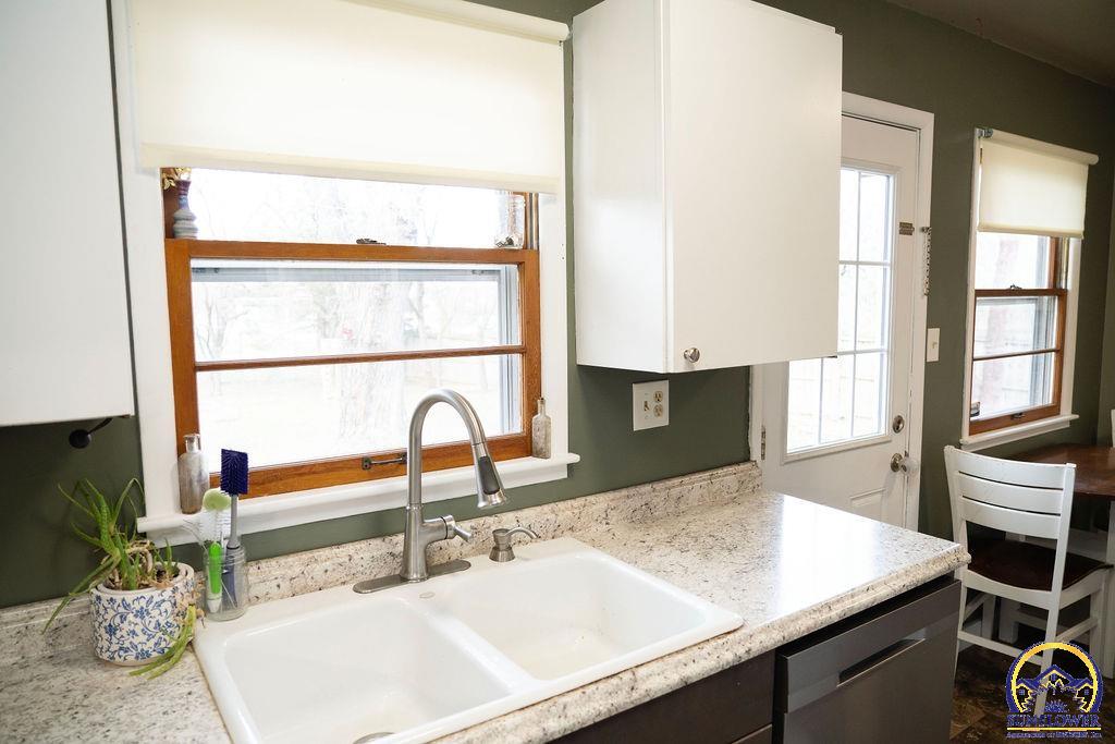 5200 Southwest 31st Street Topeka, KS 66614 - Photo 14 of 48