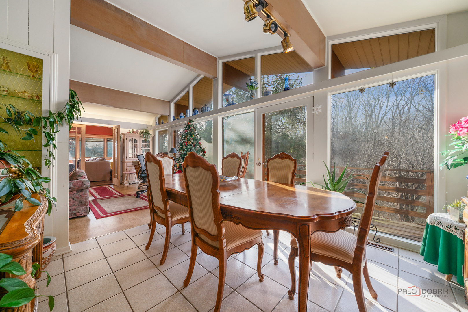 1161 Oak Spring Lane Libertyville, IL 60048 - Photo 8 of 30 a dining room with furniture and window