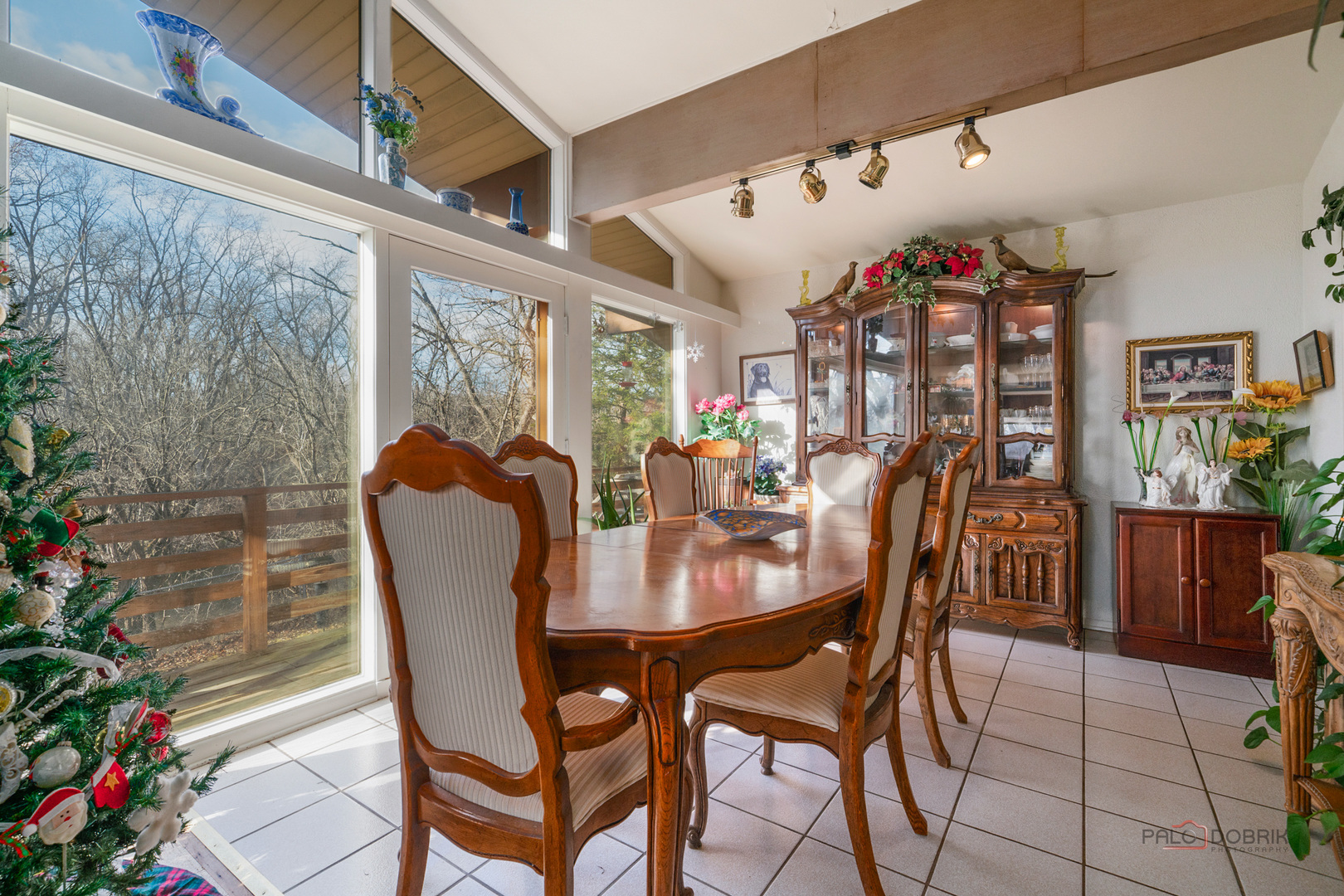 1161 Oak Spring Lane Libertyville, IL 60048 - Photo 9 of 30 a view of a dining room with furniture and chandelier