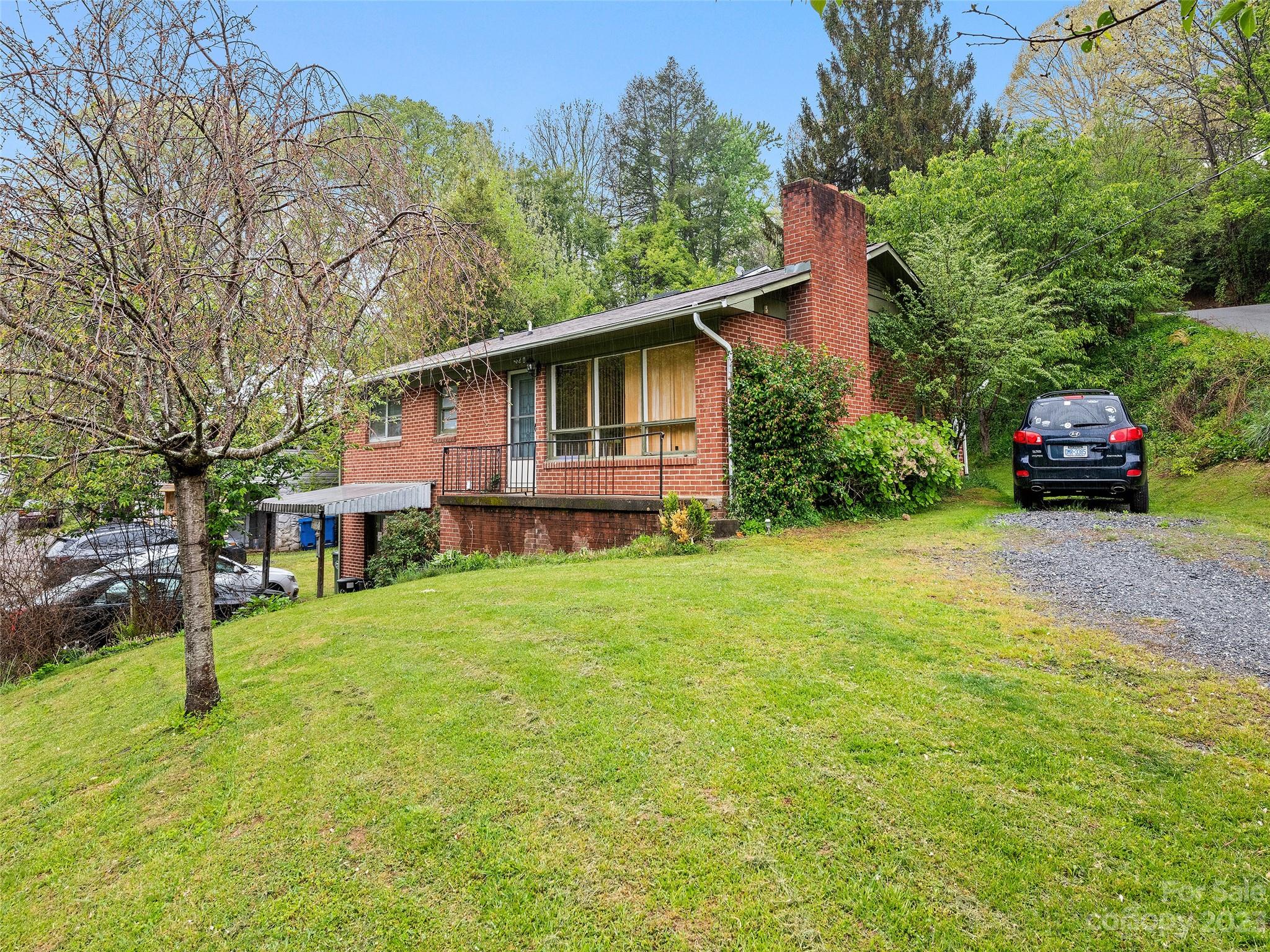 208 Chestnut Park Dr  