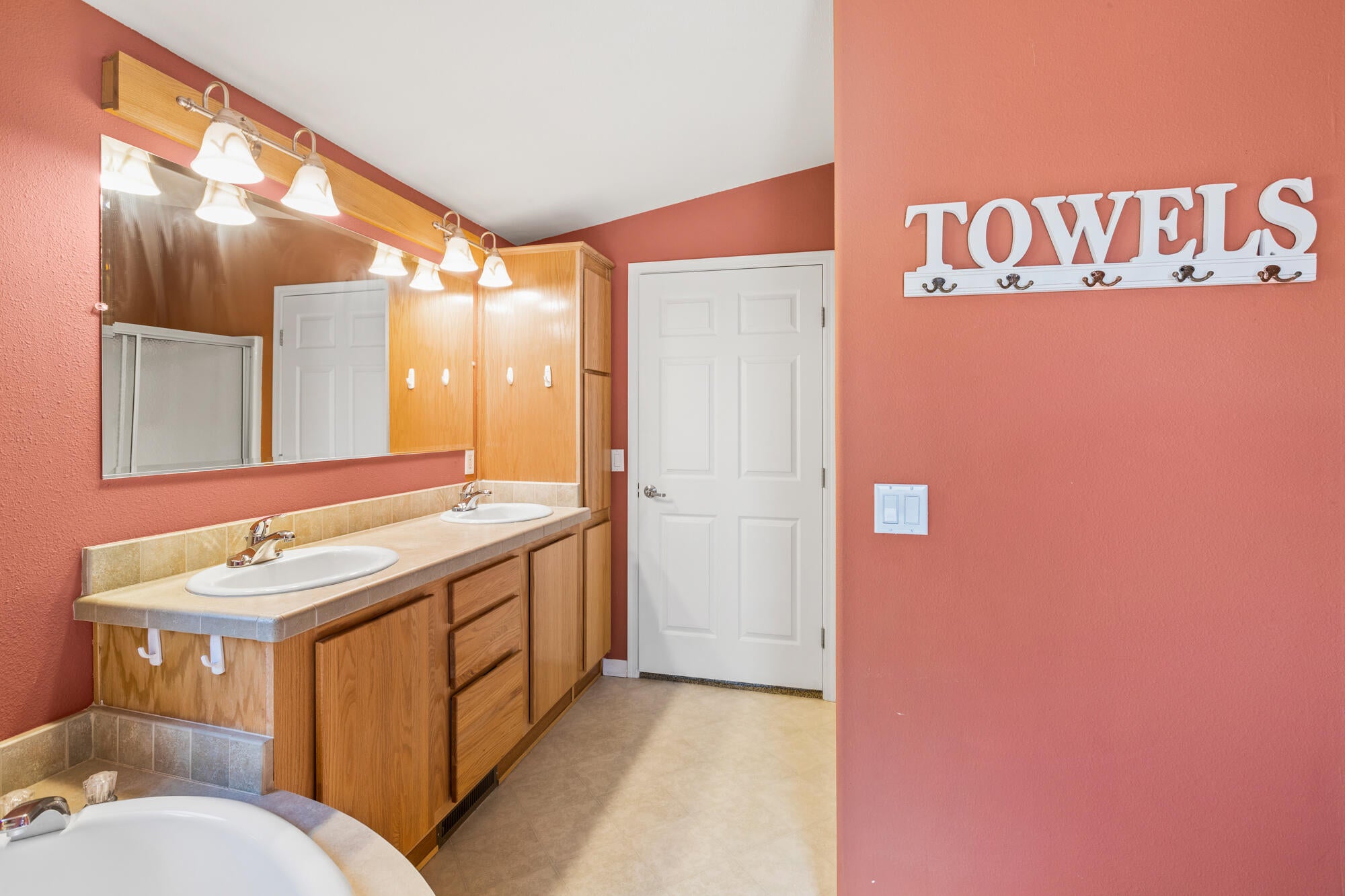 4672 Southeast Adobe Road Prineville, OR 97754 - Photo 14 of 32 #13 Main bath 2