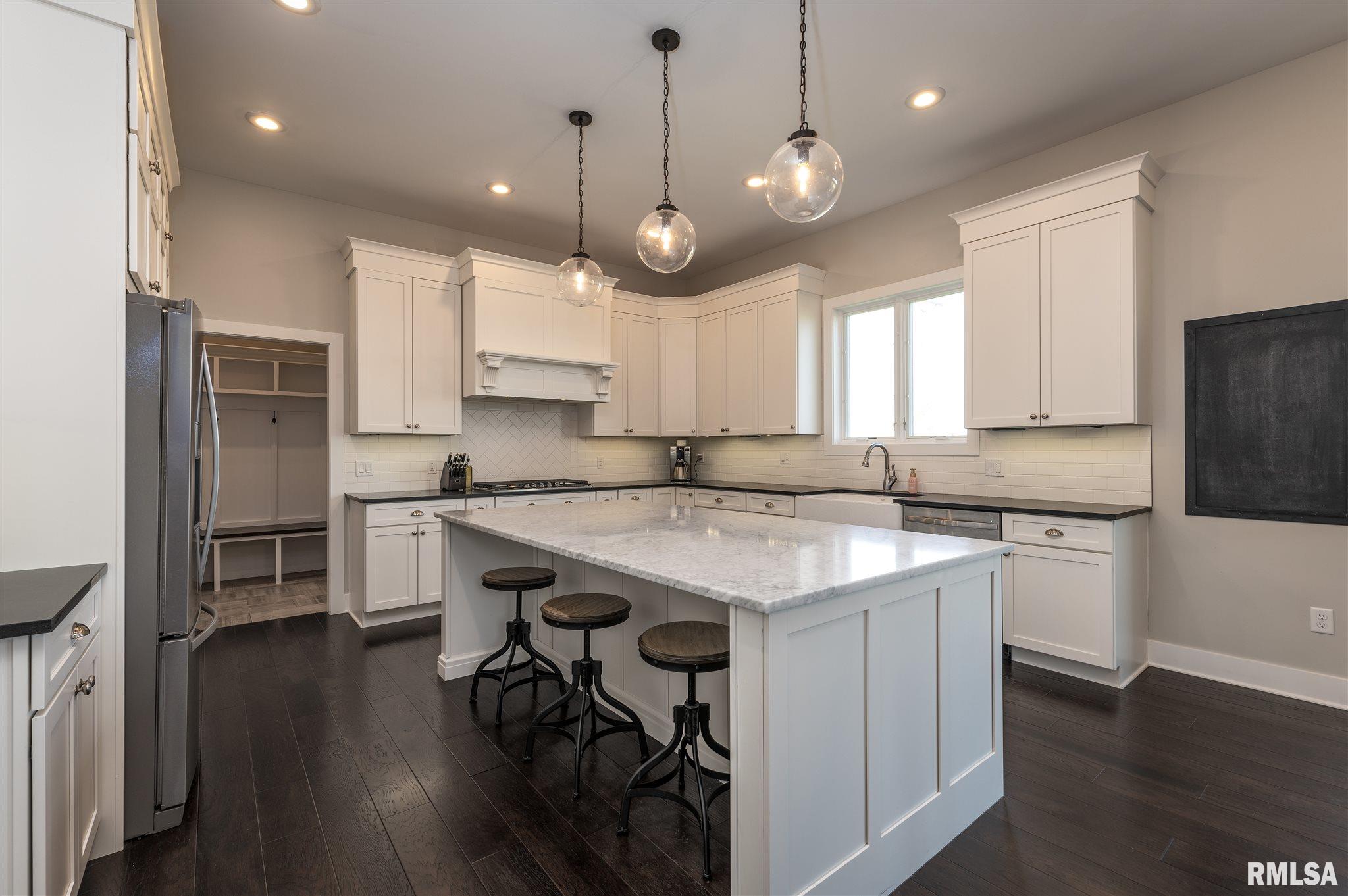 4008 Thomas Pointe Road Davenport, IA 52807 - Photo 7 of 30 Gallery Image 7