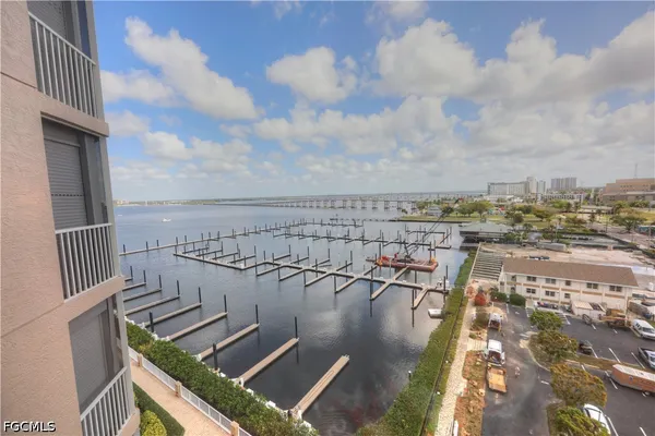 $3,000 | 2090 West First Street, Unit 1009, Fort Myers, FL 33901