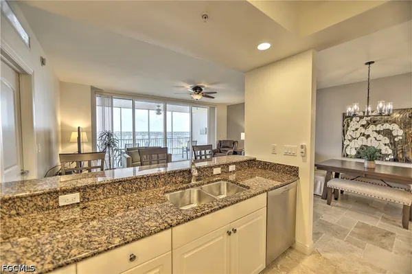 $3,000 | 2090 West First Street, Unit 1009, Fort Myers, FL 33901