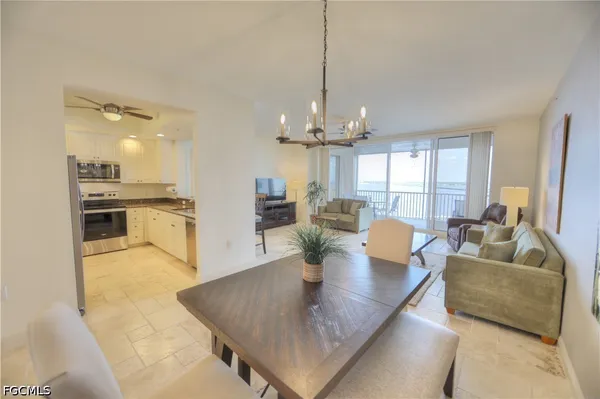 $3,000 | 2090 West First Street, Unit 1009, Fort Myers, FL 33901