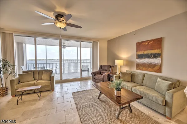 $3,000 | 2090 West First Street, Unit 1009, Fort Myers, FL 33901