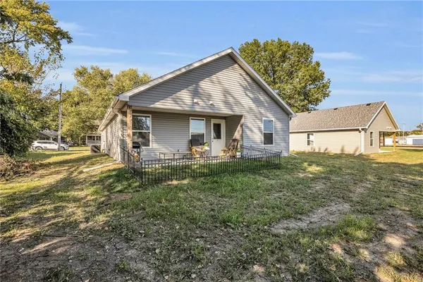 $250,000 | 711 Pacific Avenue, Osawatomie, KS 66064