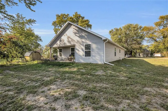 $250,000 | 711 Pacific Avenue, Osawatomie, KS 66064