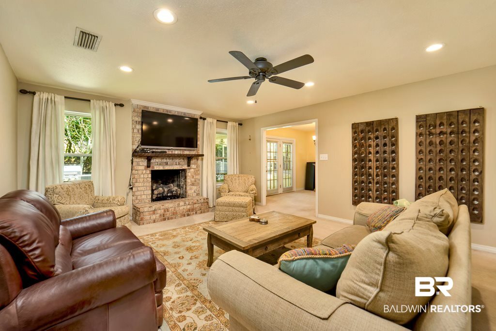 114 Spring Drive Fairhope, AL 36532 - Photo 6 of 23 Living Room