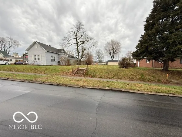 $18,500 | 323 East Kruzan Street, Brazil, IN 47834