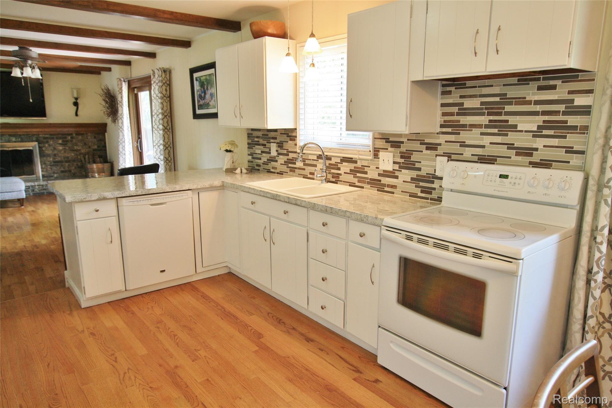 3166 Red Barn Road Flint, MI 48507 - Photo 17 of 34 RedBarn 030.JPG