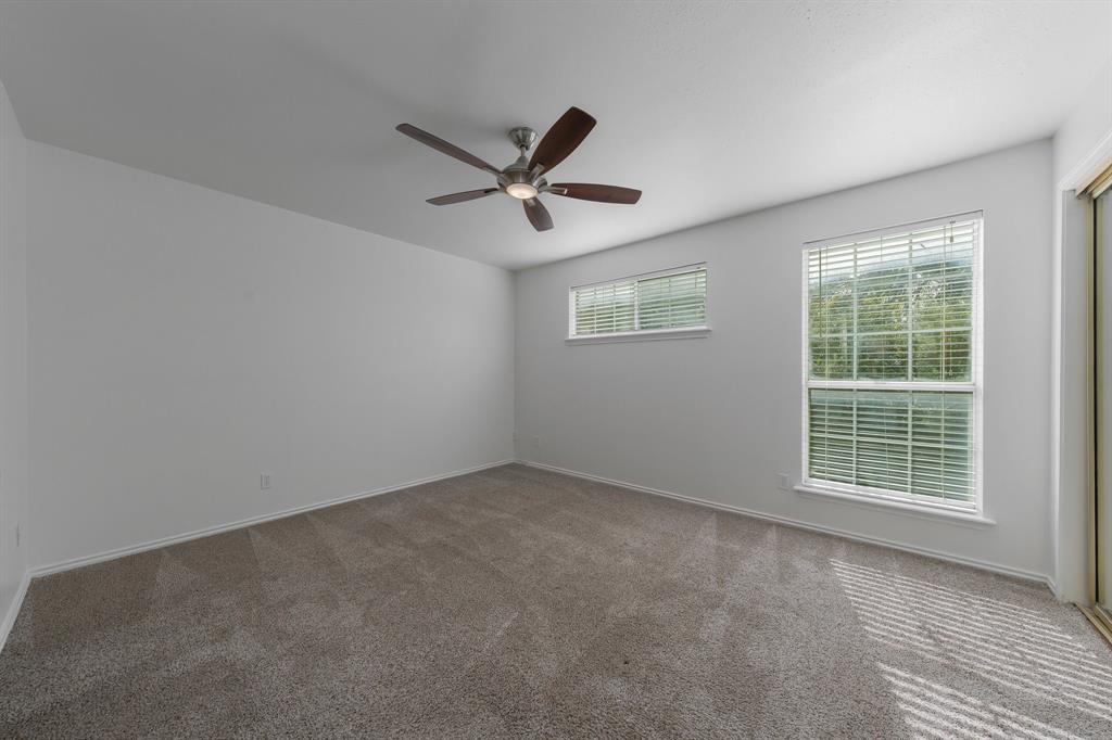 6303 Prospect Avenue, Unit B104 Dallas, TX 75214 - Photo 18 of 36 Large bedroom