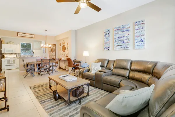 $4,000 | 1116 University Boulevard, Unit 14, Jupiter, FL 33458