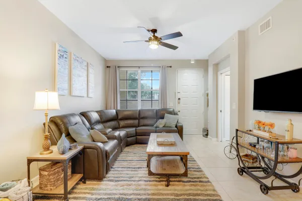 $4,000 | 1116 University Boulevard, Unit 14, Jupiter, FL 33458