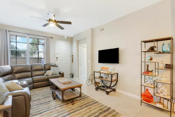 $4,000 | 1116 University Boulevard, Unit 14, Jupiter, FL 33458