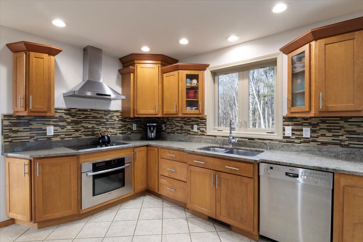 12 Cardinal Circle Derry, NH 03038 - Photo 13 of 42